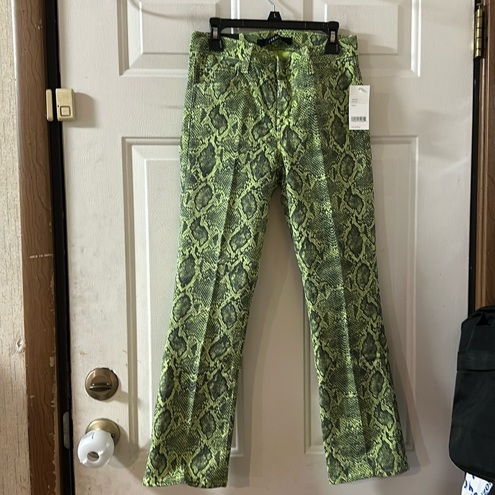 J BRAND SELENA MID RISE CROP BOOT JEAN: LIME BOA: NEW WITH TAGS: SIZE 26